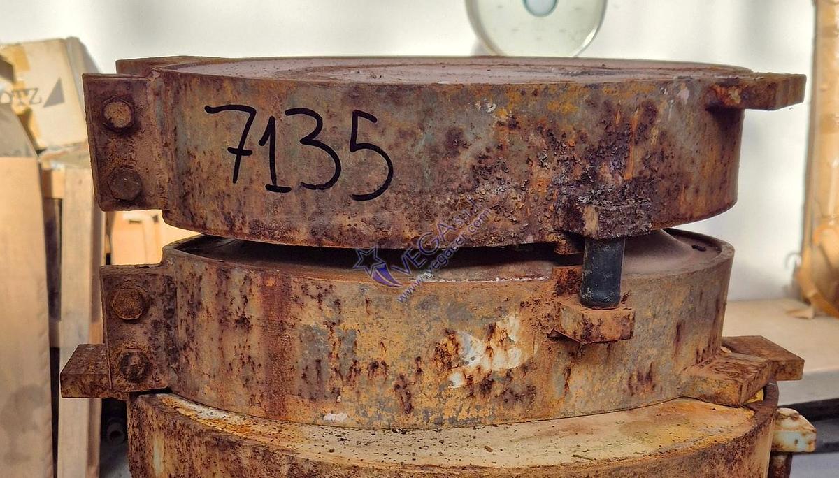 Usato Oval metal frame plaster mould holder