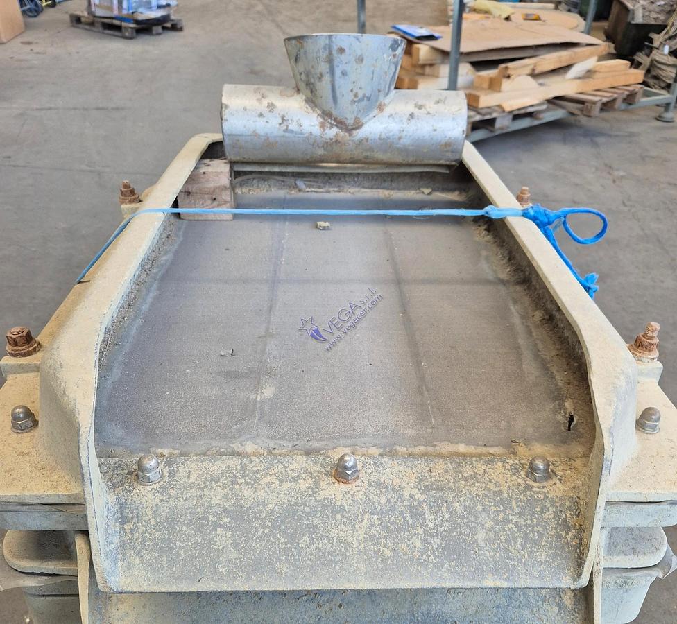 Usato Vibrating sieve VICENTINI mod. SV 600 x 900 DR with double net
