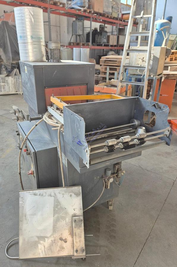 Usato Semi-automatic shrink wrapping machine IFP mod. LST 50/40