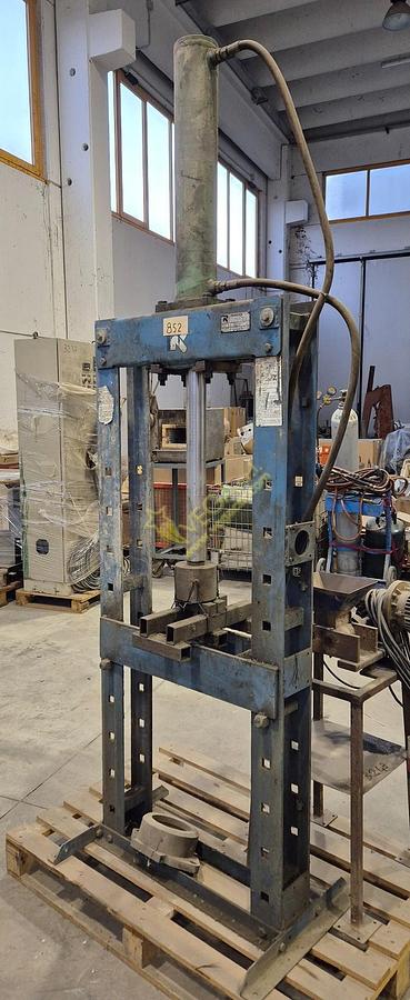 Usato Mechanical press RAVAGLIOLI mod. PS10