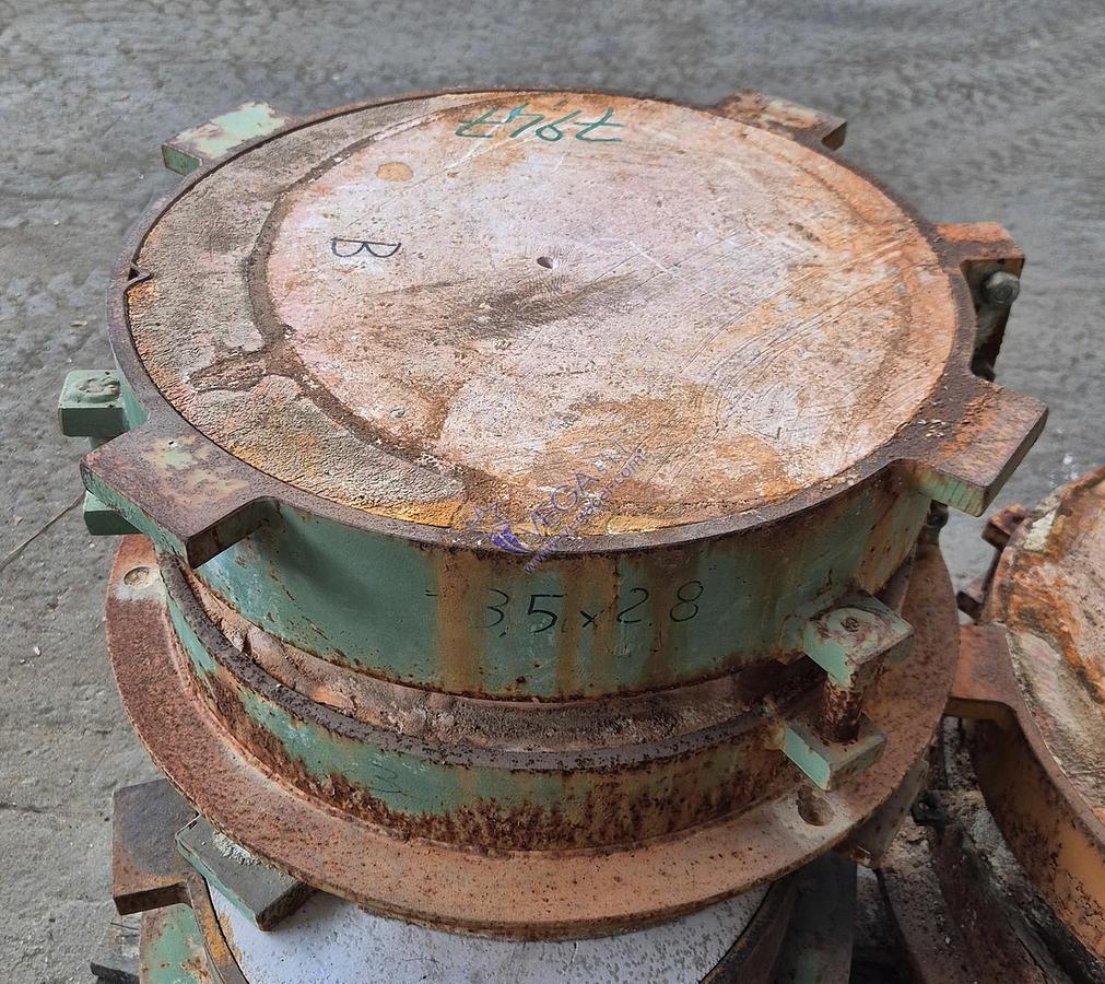 Usato Round metal frame plaster mould holder