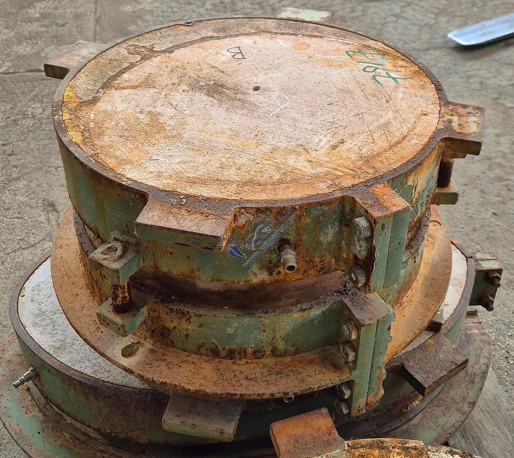 Usato Round metal frame plaster mould holder