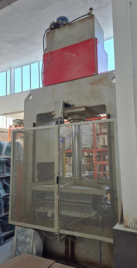 Usato Hydraulic RAM press C.M.R.M mod. PSA T75