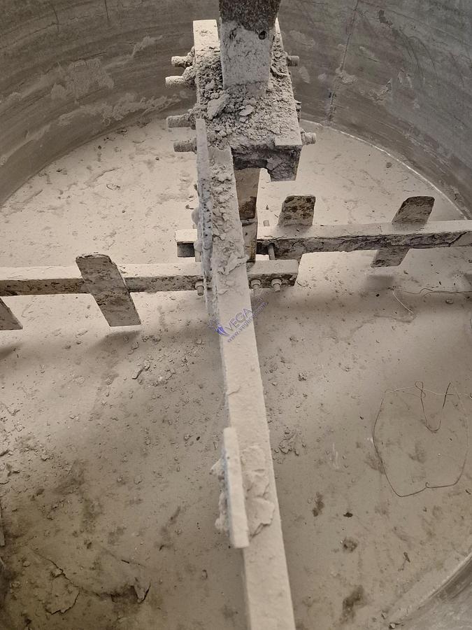 Usato Slow agitator VICENTINI mod. LABOR 50 with tank and vibrating sieve VICENTINI mod. 300 x 500