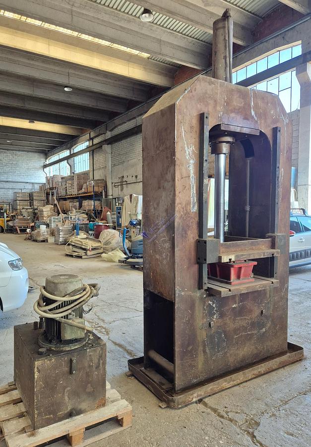 Usato Hydraulic press CMRM for metal moulds - 50 Ton