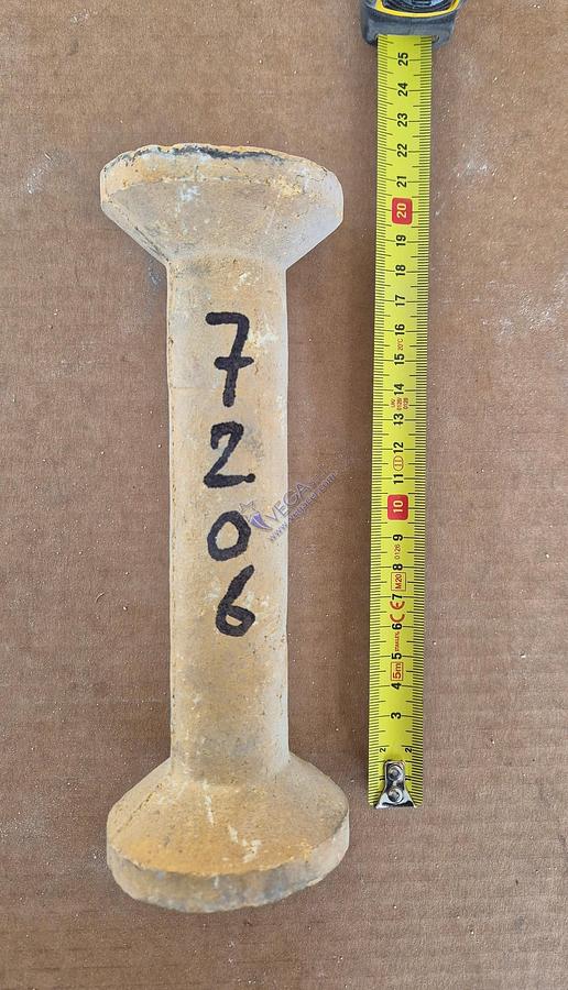 Usato Spool-shaped refractory column