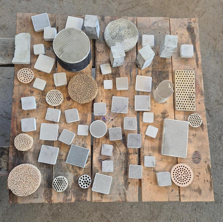 Usato Hard metal dies for producing honeycomb filters for foundries