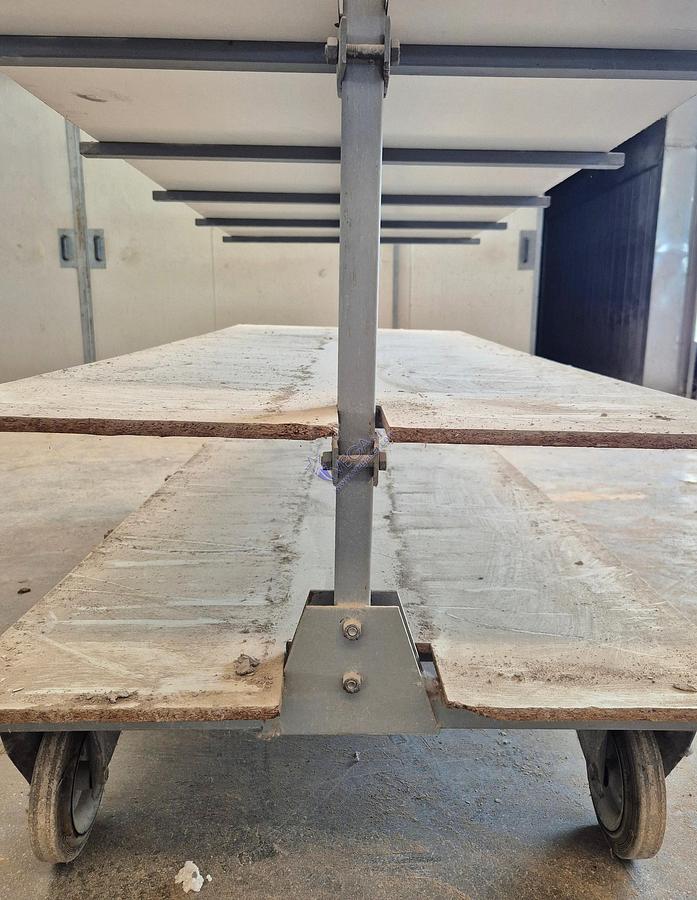 Usato Heavy trolleys for drying manufactured ceramic goods