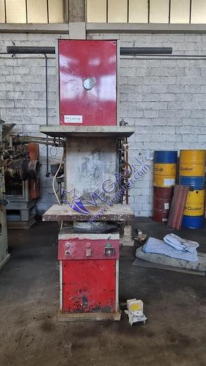 Used Hydraulic press  CMRC