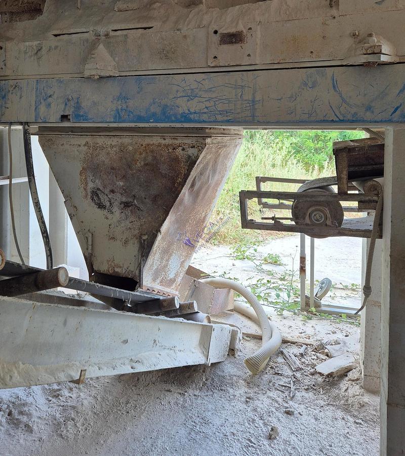 Usato Planetary mixer with rotating tank - tank useful capacity 1000 lt