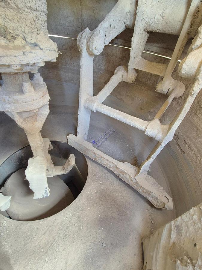 Usato Planetary mixer with rotating tank - tank useful capacity 1000 lt