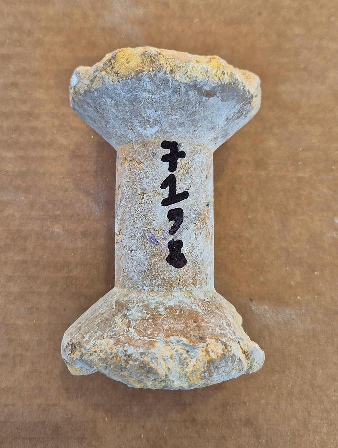 Usato Spool-shaped refractory column