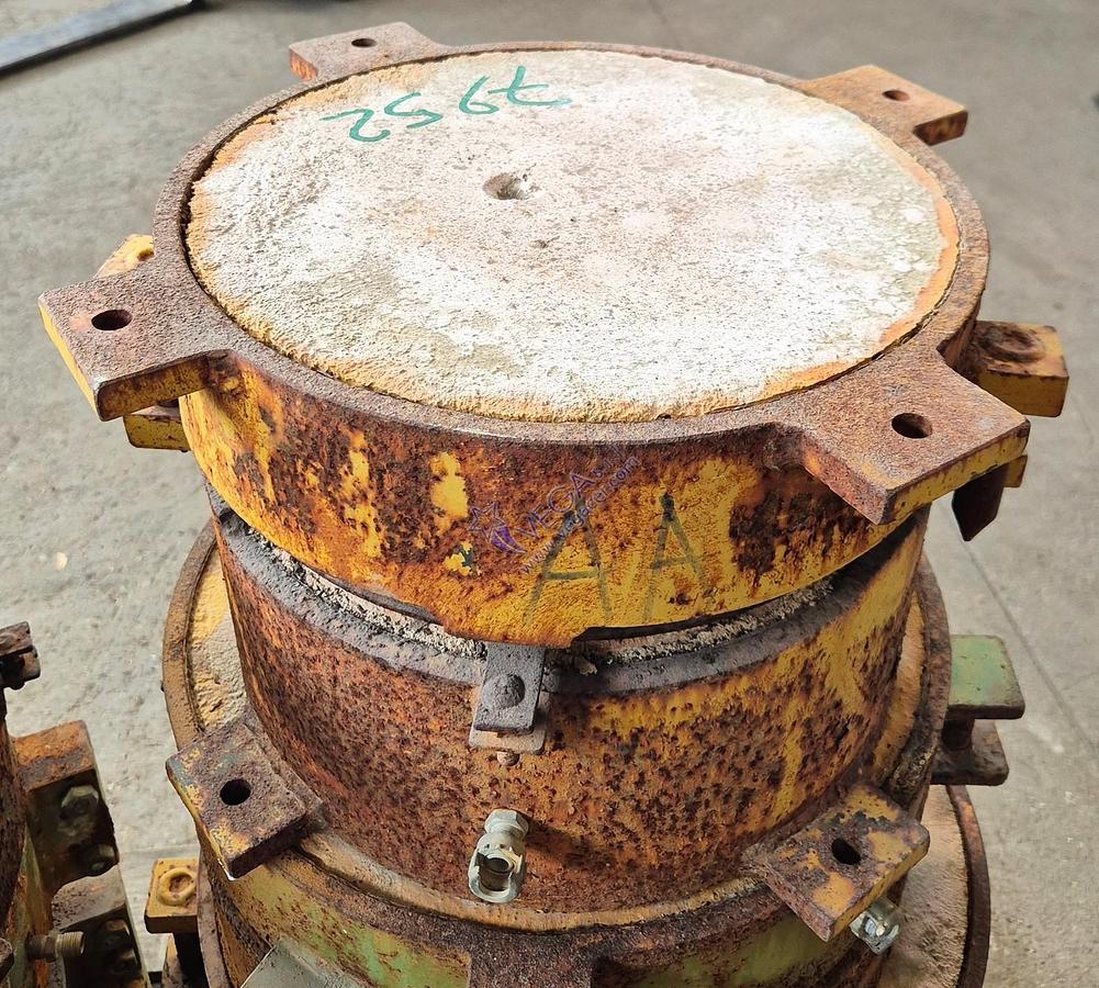 Usato Round metal frame plaster mould holder