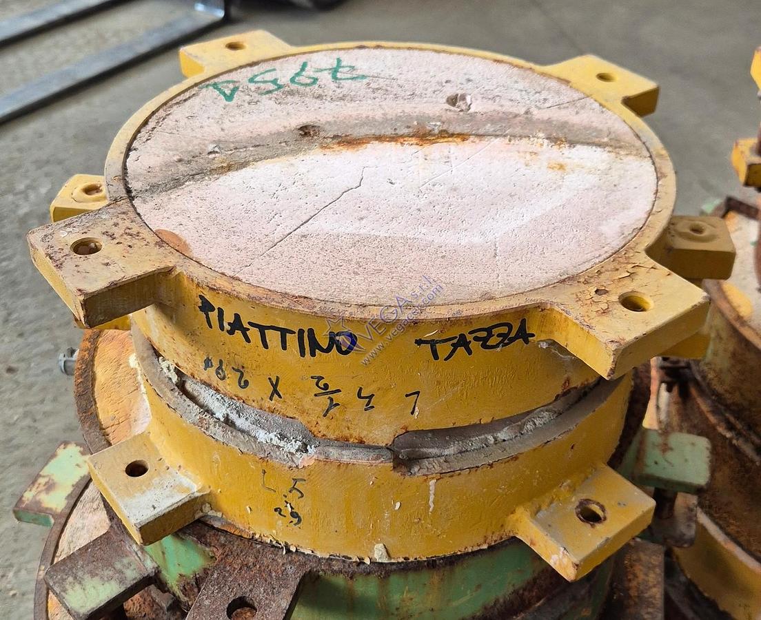 Usato Round metal frame plaster mould holder