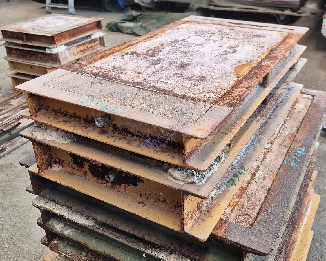 Usato Rectangular metal frame plaster mould holder