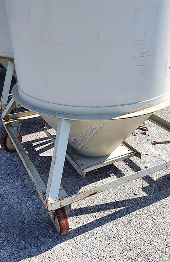 Usato Stainless steel hopper with lever shutter on the bottom for unloading the material