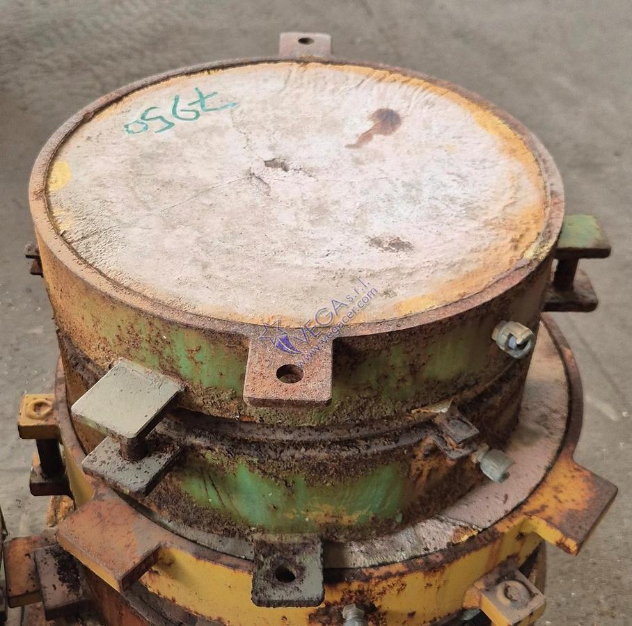 Usato Round metal frame plaster mould holder