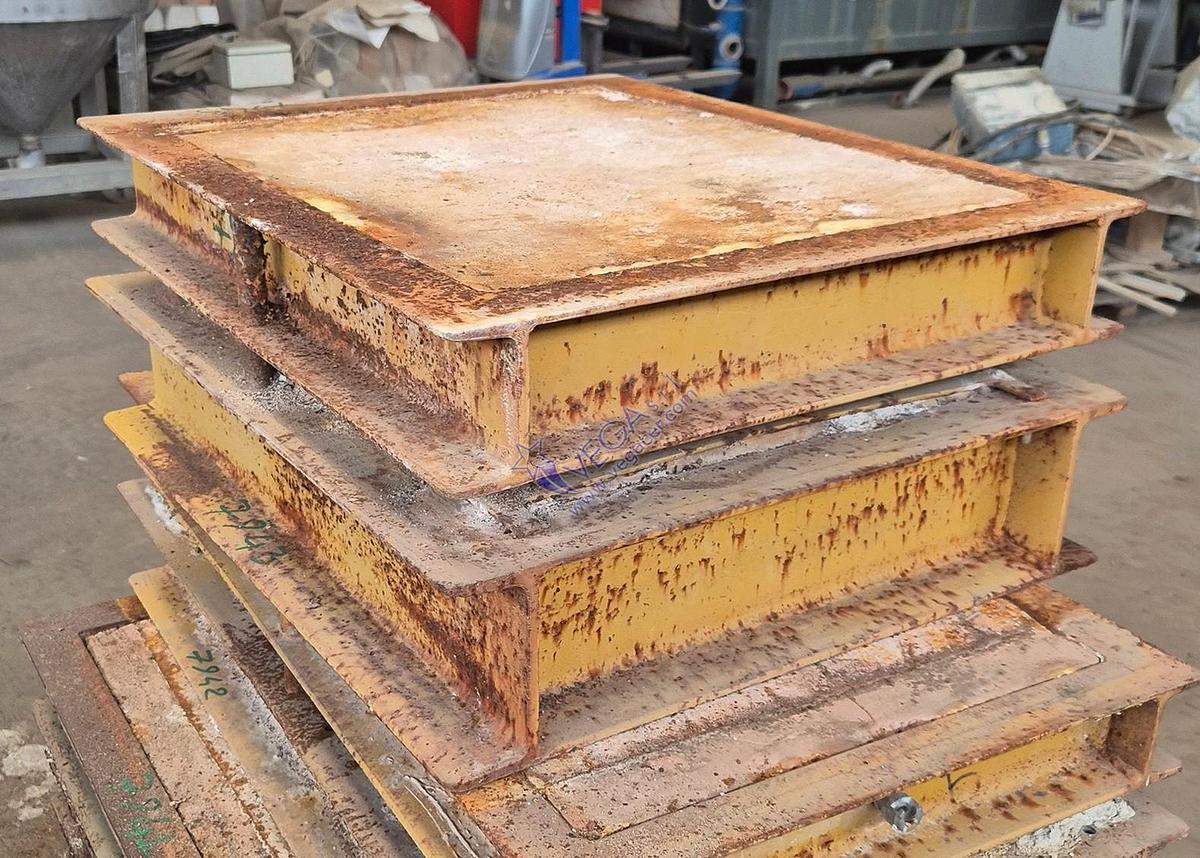 Usato Square metal frame plaster mould holder