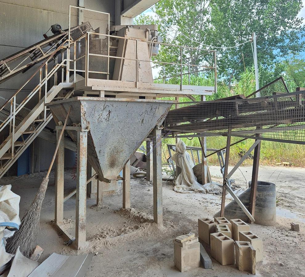 Usato Planetary mixer with rotating tank - tank useful capacity 1000 lt