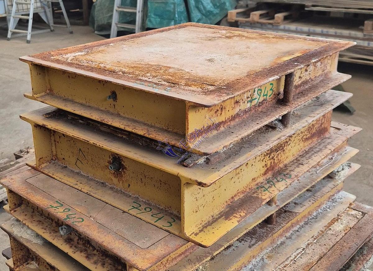 Usato Square metal frame plaster mould holder