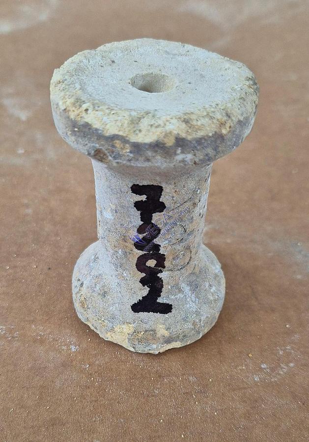 Usato Spool-shaped refractory column
