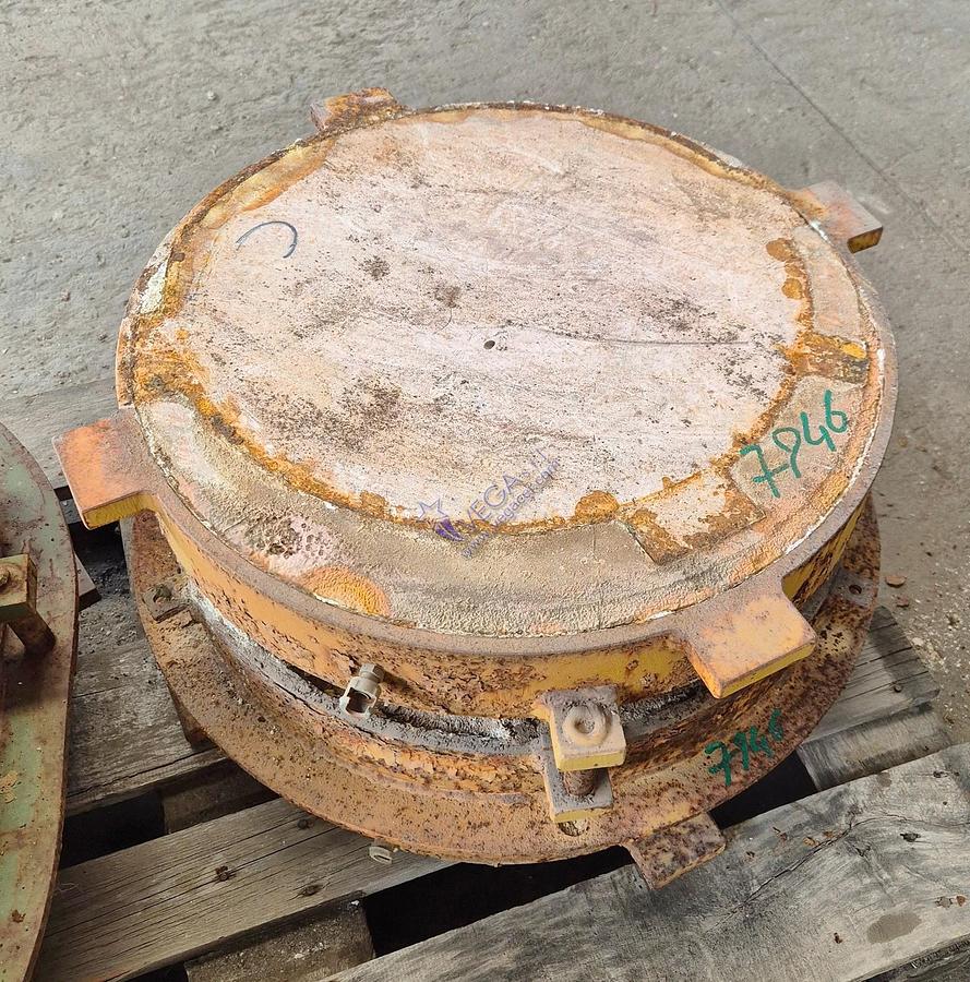 Usato Round metal frame plaster mould holder