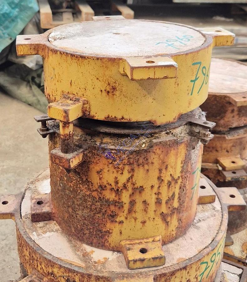 Usato Round metal frame plaster mould holder