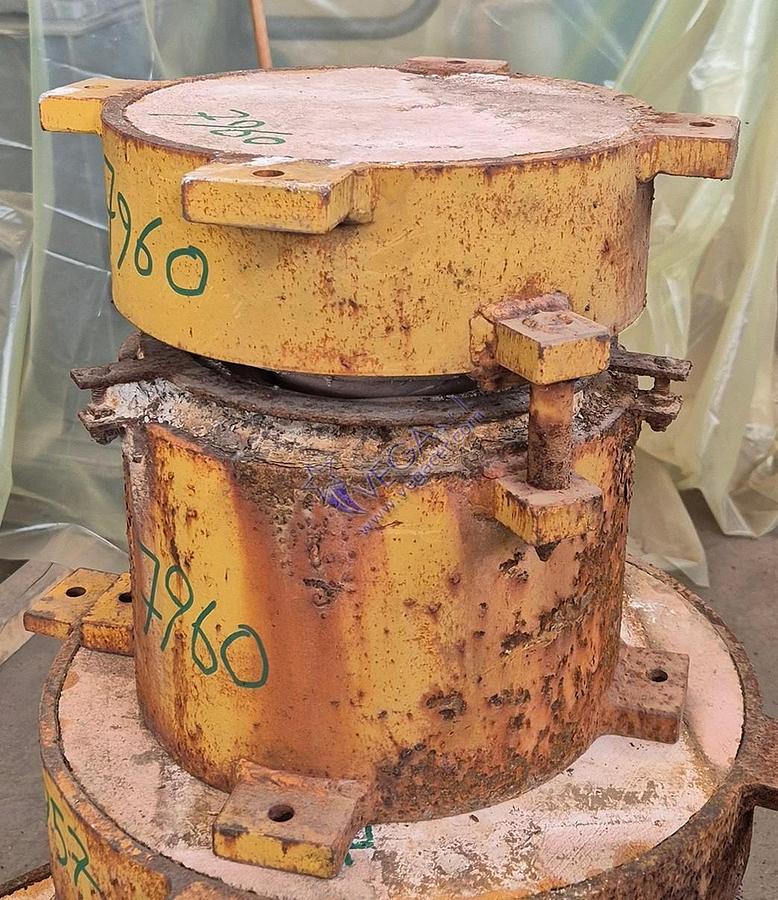 Usato Round metal frame plaster mould holder