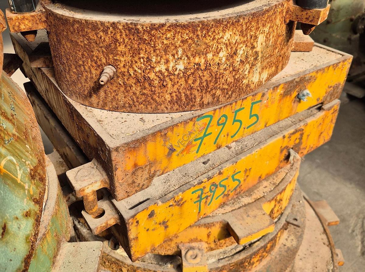 Usato Square metal frame plaster mould holder