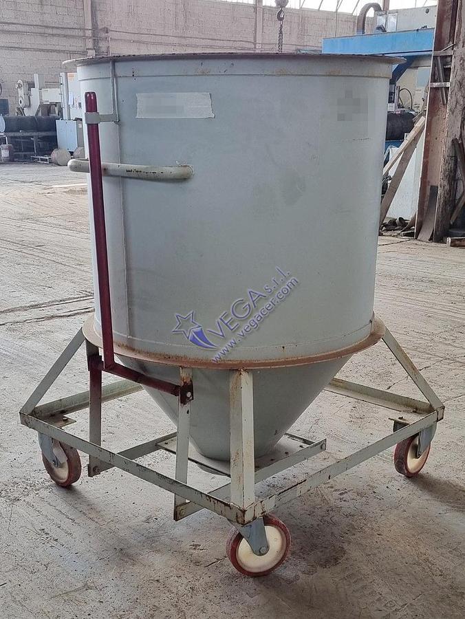Usato Stainless steel hopper with lever shutter on the bottom for unloading the material
