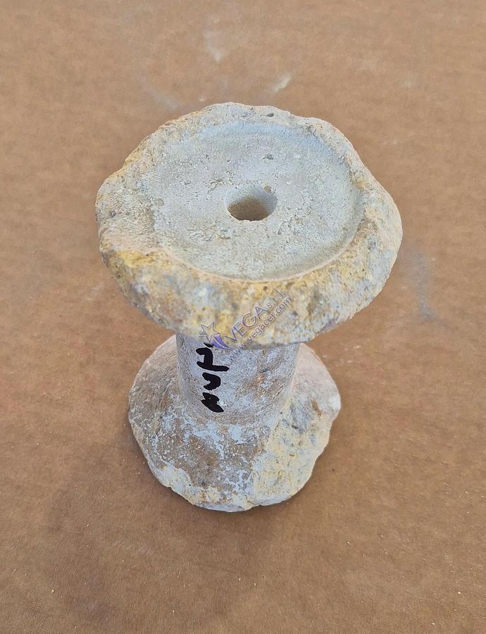 Usato Spool-shaped refractory column