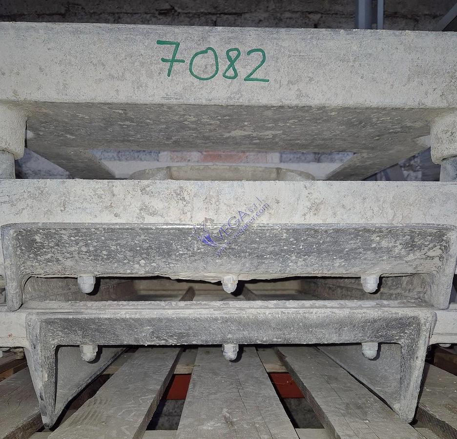 Usato Vibrating sieve VICENTINI mod. SV 600 x 900 DR with double net