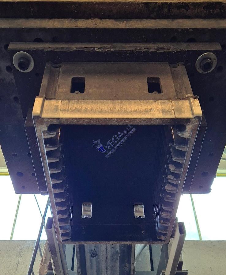 Usato Dry Press MATRIX mod HS 550 with double piston ( pressing from top and bottom ) for refactory pressing - pressing strength 550 Ton 