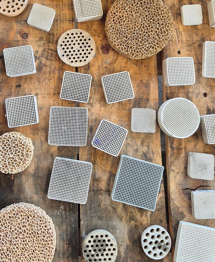 Usato Hard metal dies for producing honeycomb filters for foundries