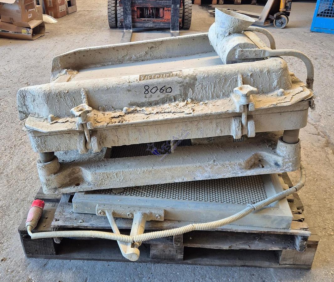 Usato Vibrating sieve VICENTINI mod. SV 600 x 900 with single net