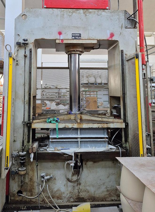 Usato Hydraulic RAM press C.M.R.M mod. PSA T75