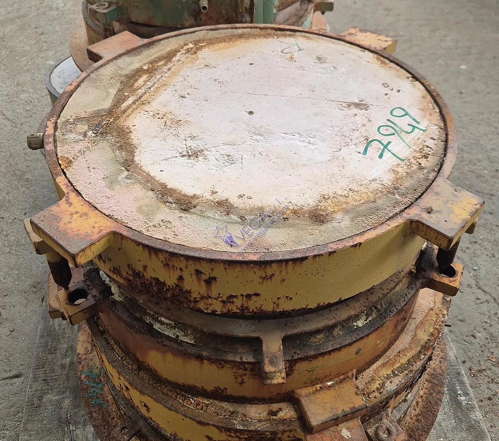 Usato Round metal frame plaster mould holder