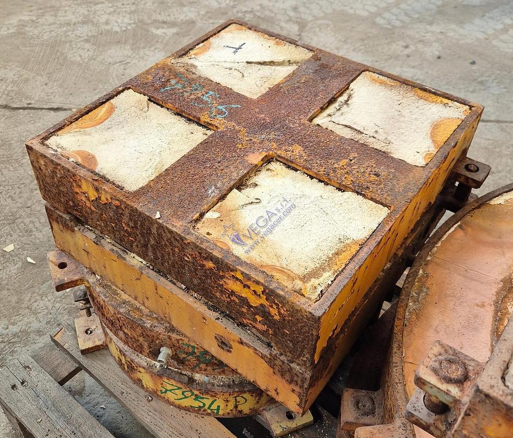 Usato Square metal frame plaster mould holder