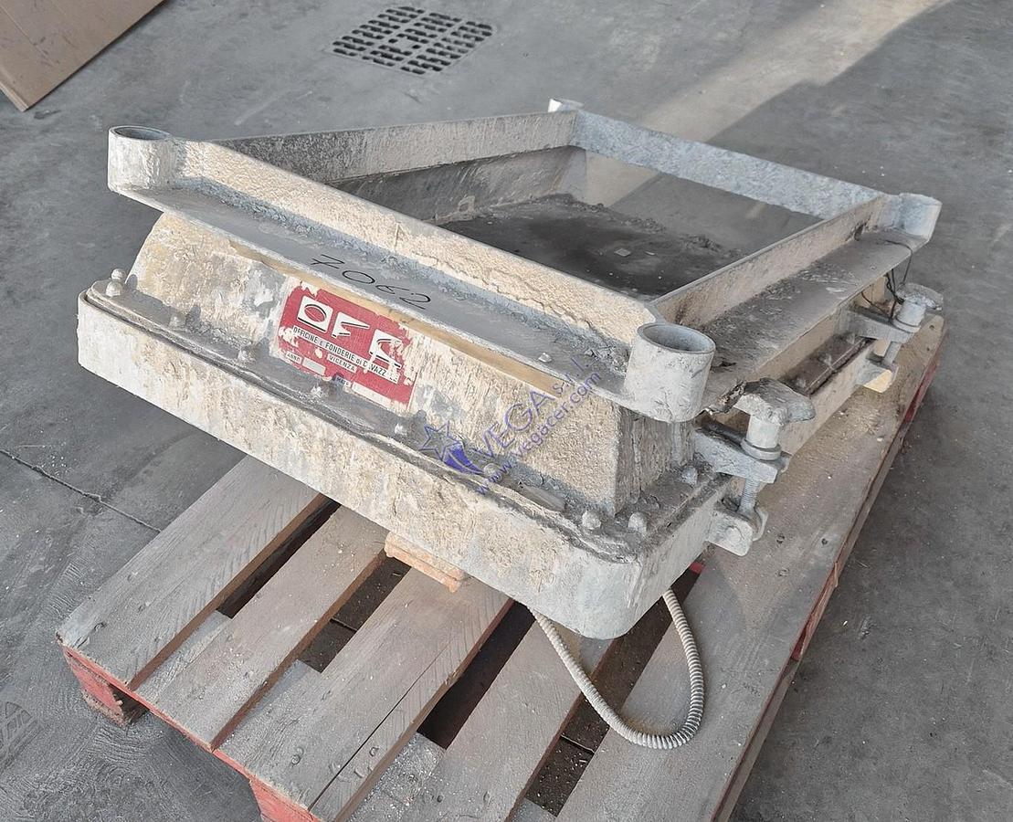 Usato Vibrating sieve VICENTINI mod. SV 600 x 900 with single net