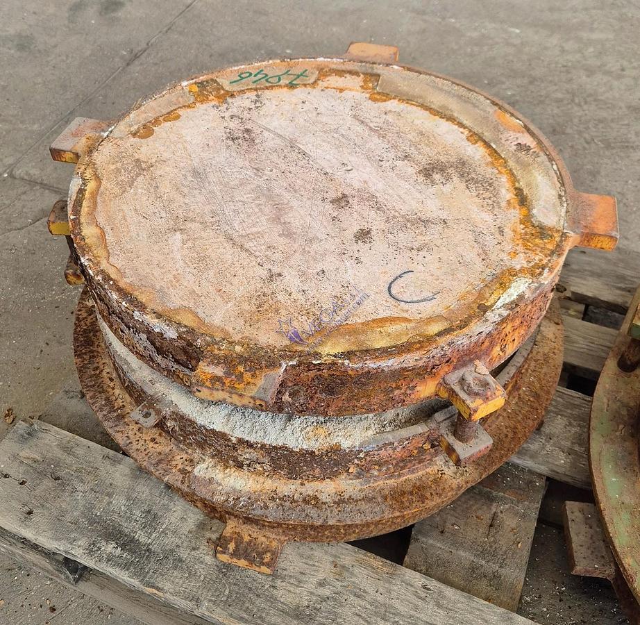 Usato Round metal frame plaster mould holder