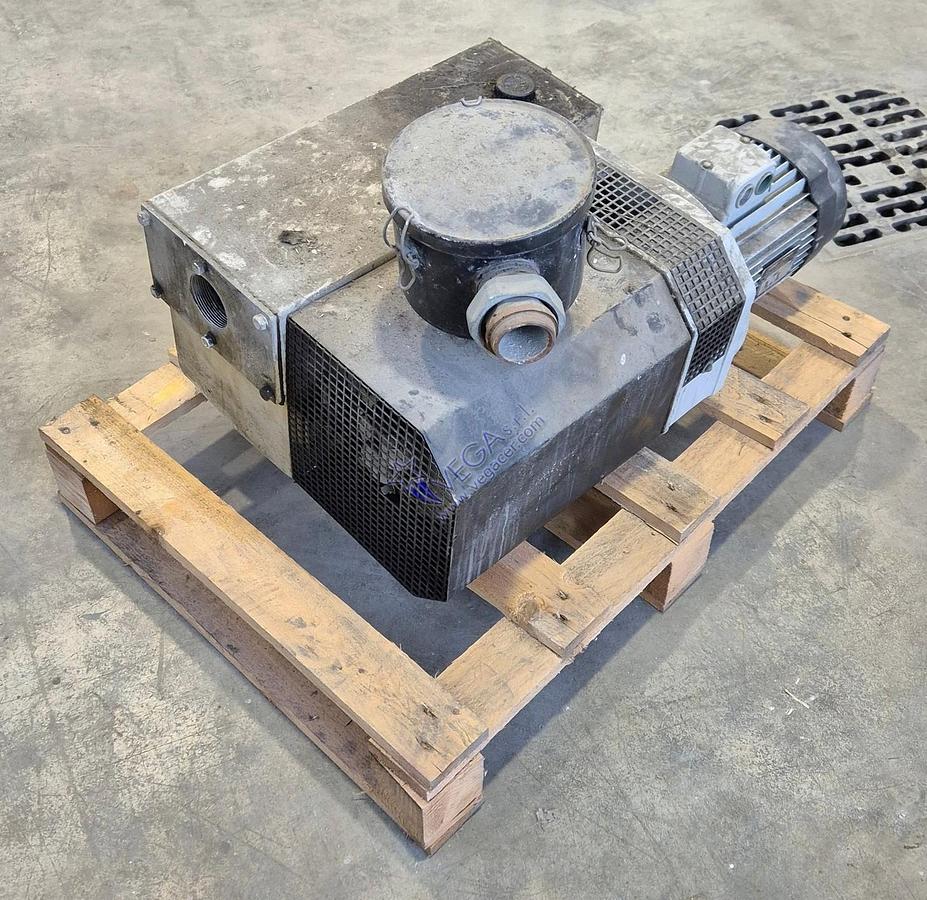 Usato Oil vacuum pump LEYBOLD
