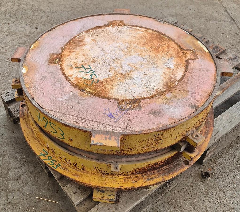 Usato Round metal frame plaster mould holder