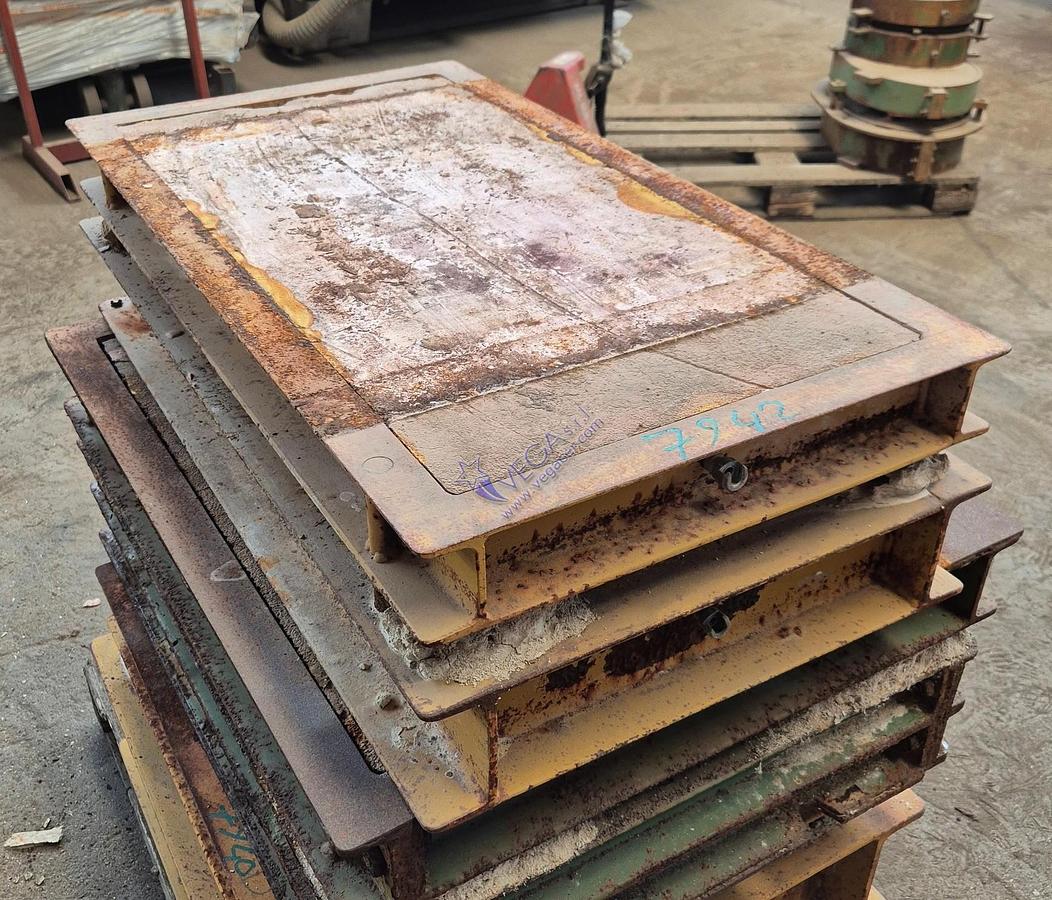 Usato Rectangular metal frame plaster mould holder