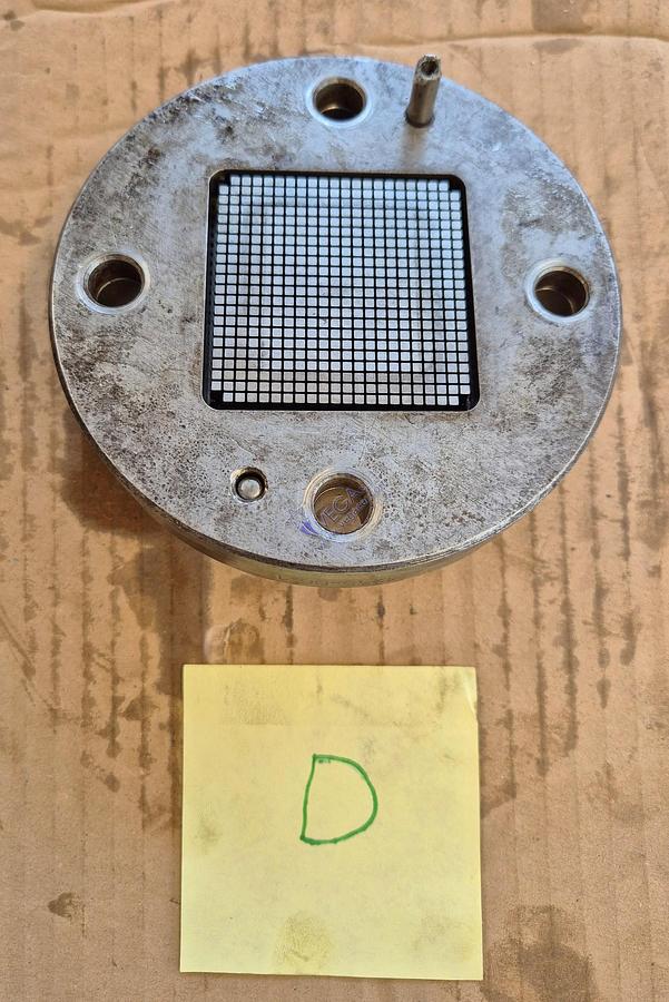 Usato Hard metal dies for producing honeycomb filters for foundries