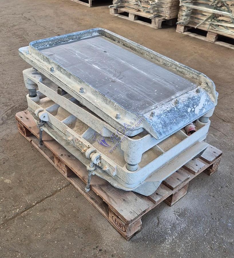 Usato Vibrating sieve VICENTINI mod. SV 600 x 900 DR with double net