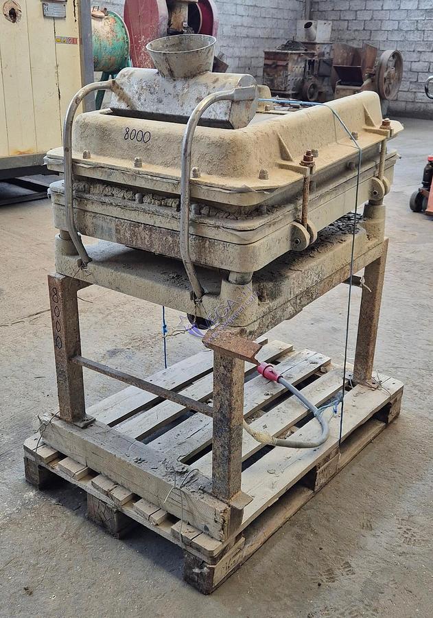 Usato Vibrating sieve VICENTINI mod. SV 600 x 900 DR with double net