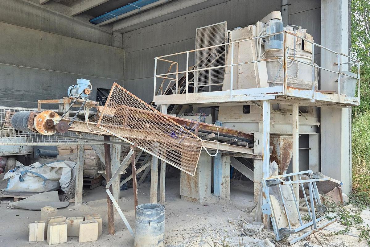 Usato Planetary mixer with rotating tank - tank useful capacity 1000 lt