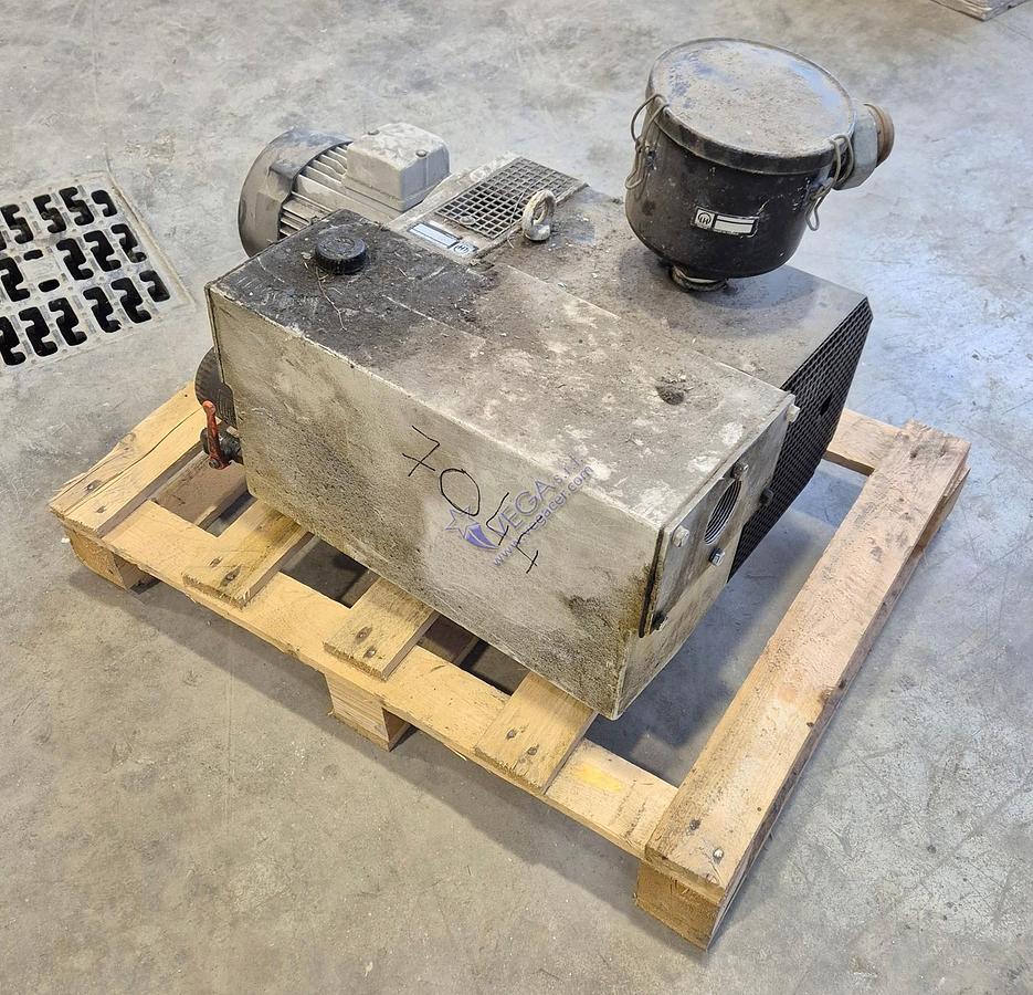 Usato Oil vacuum pump LEYBOLD