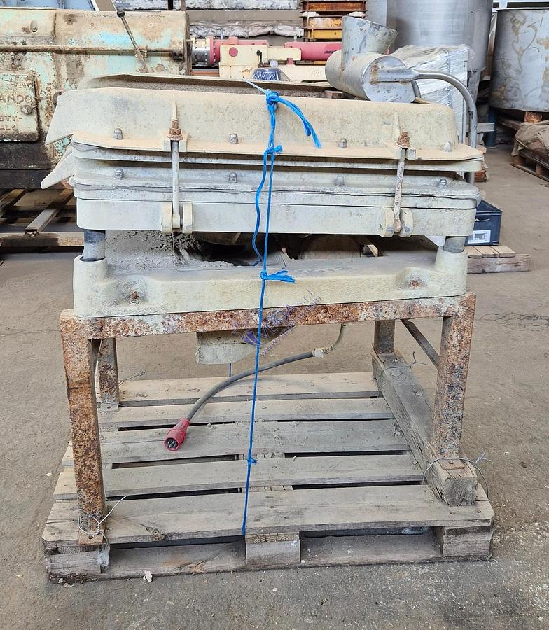 Usato Vibrating sieve VICENTINI mod. SV 600 x 900 DR with double net