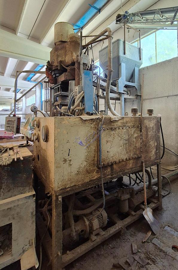 Usato Dry Press MATRIX mod HS 550 with double piston ( pressing from top and bottom ) for refactory pressing - pressing strength 550 Ton 